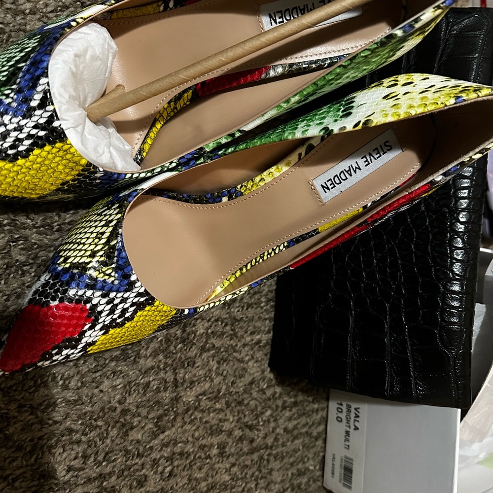 BNIB Never been worn, only tried on. Steve Madden Vala Bright multi size 10